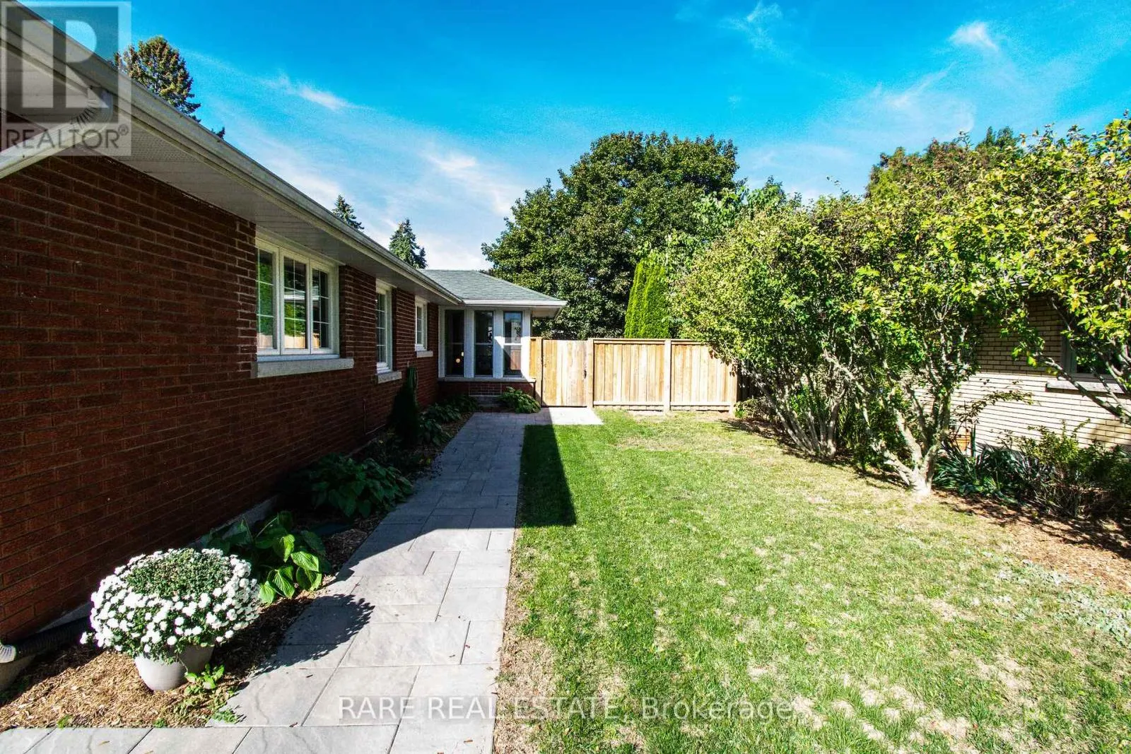 8 BROOKSIDE AVENUE