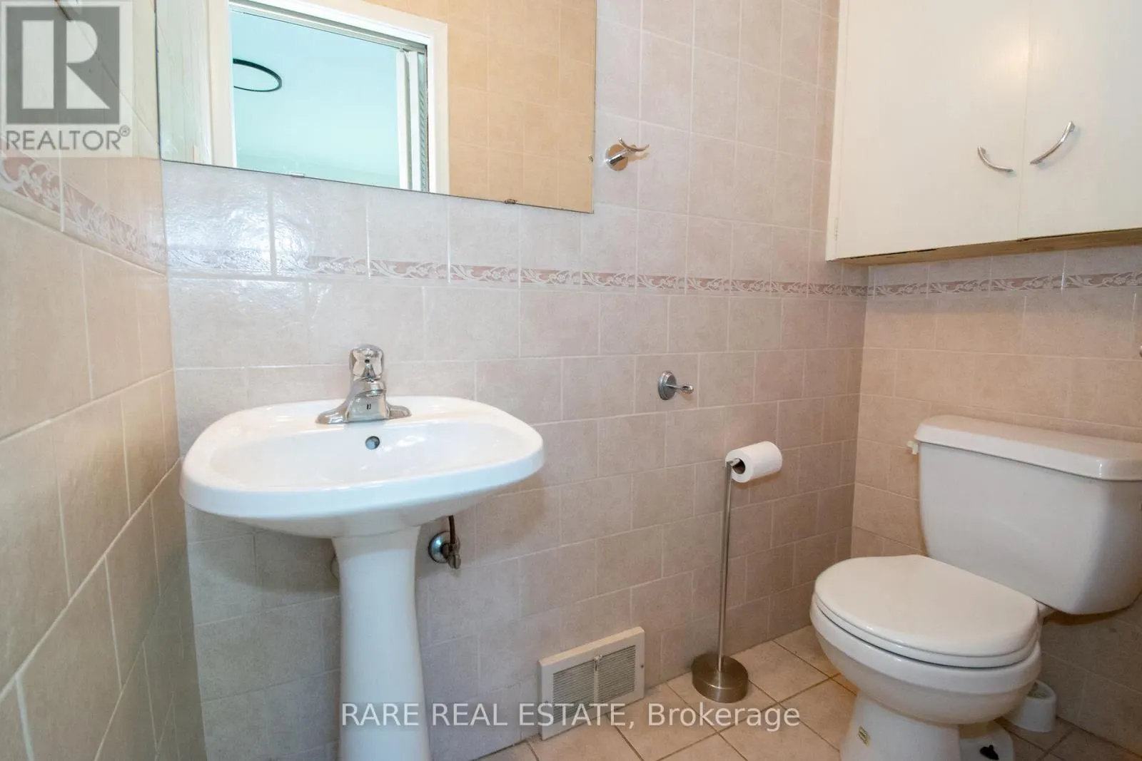 8 BROOKSIDE AVENUE