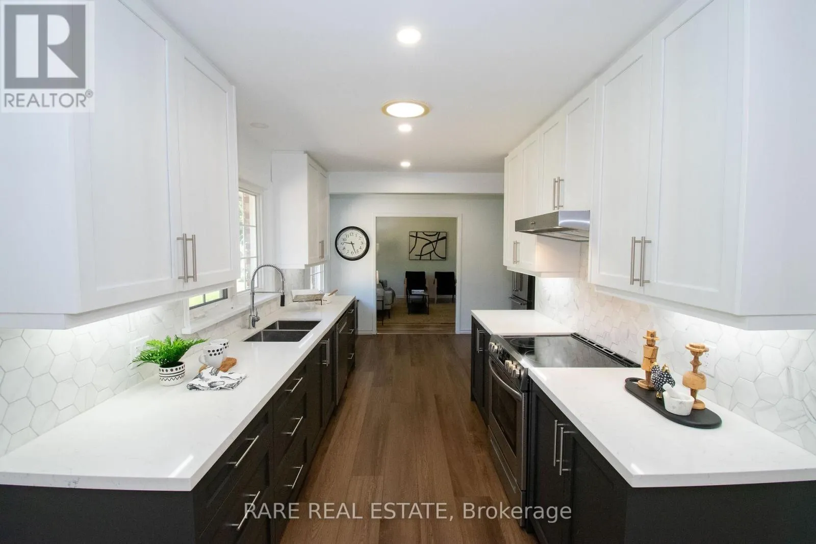 8 BROOKSIDE AVENUE