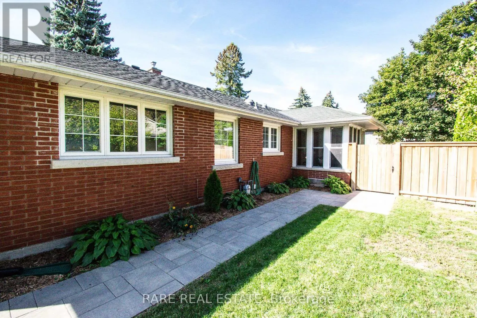 8 BROOKSIDE AVENUE