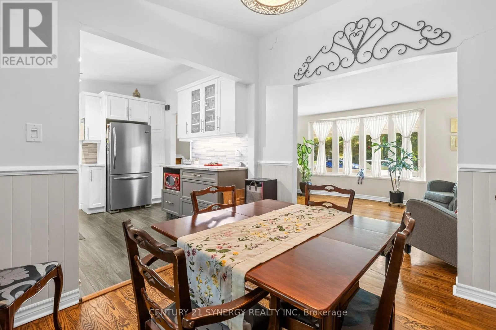 229 KENNEDY LANE W