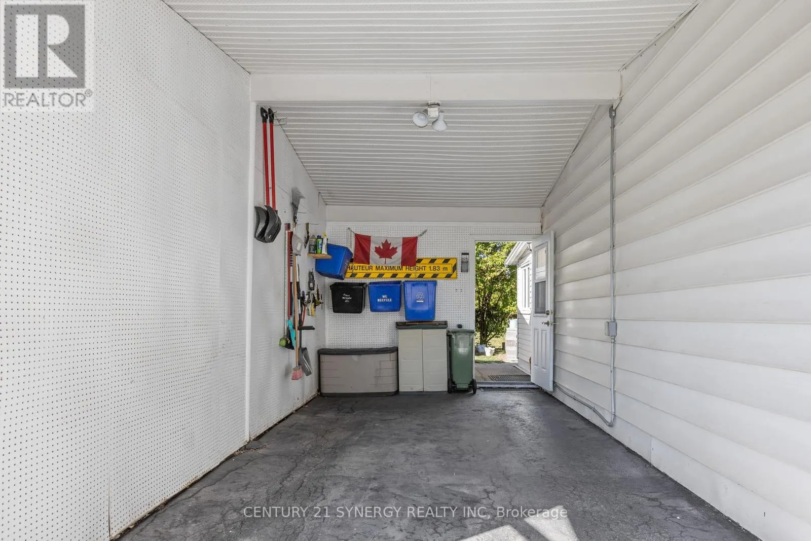 229 KENNEDY LANE W