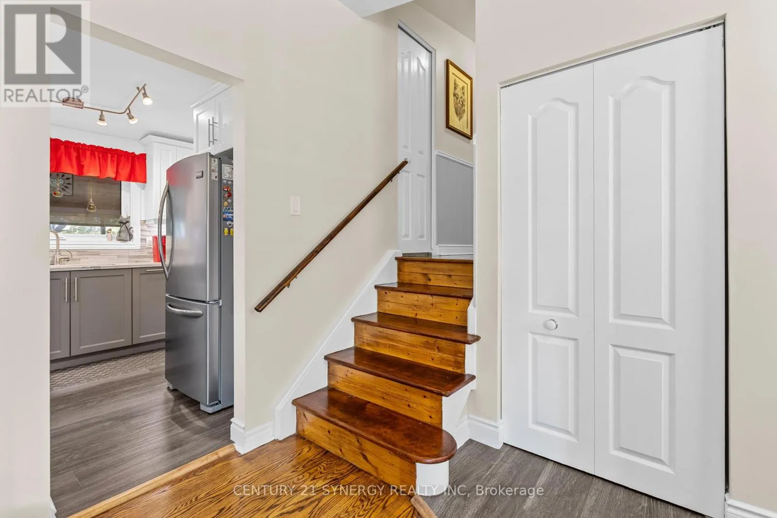 229 KENNEDY LANE W