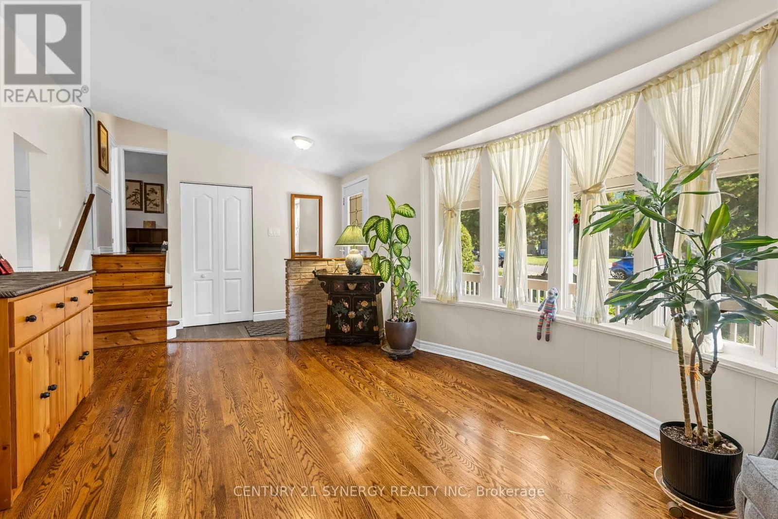 229 KENNEDY LANE W