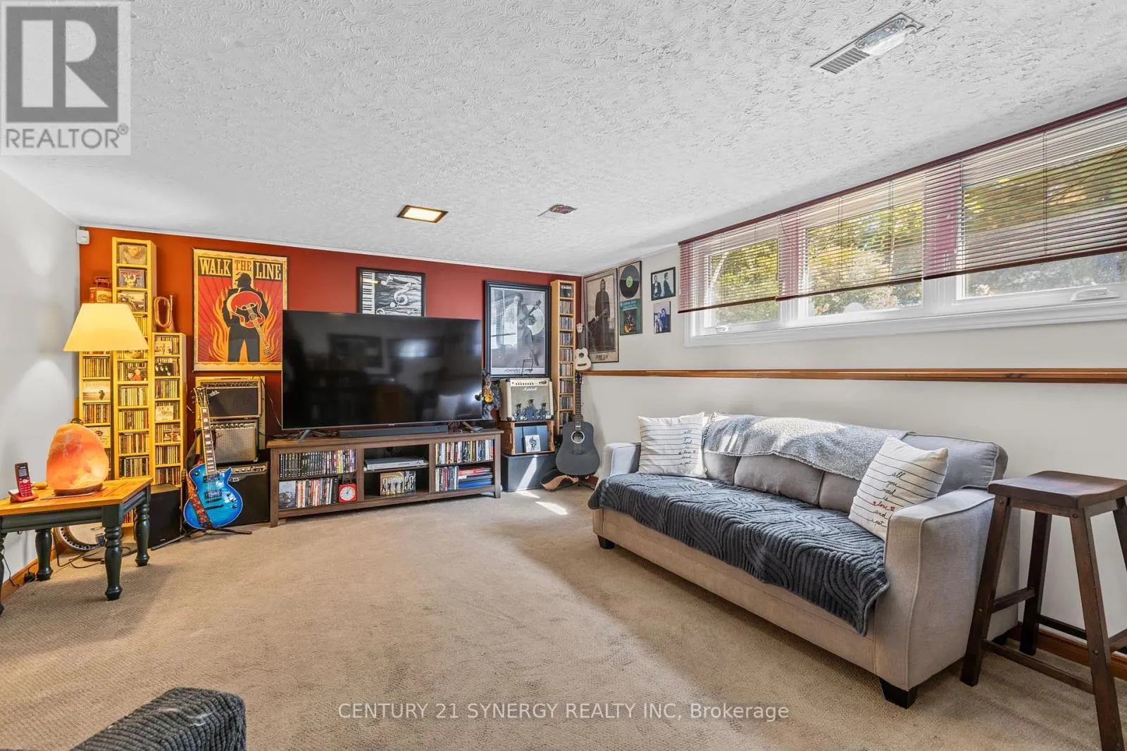 229 KENNEDY LANE W