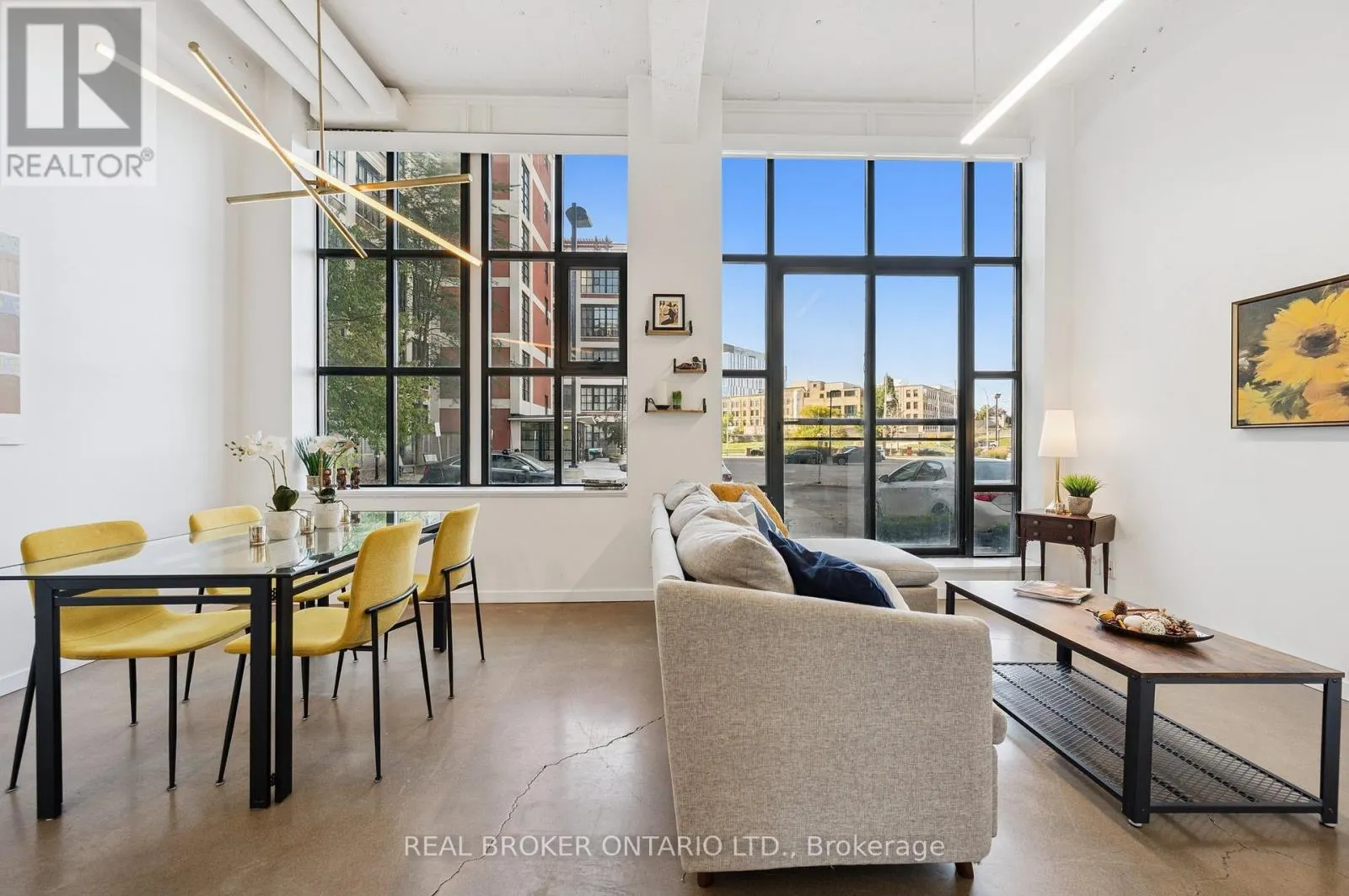 128 - 404 KING STREET WEST STREET W