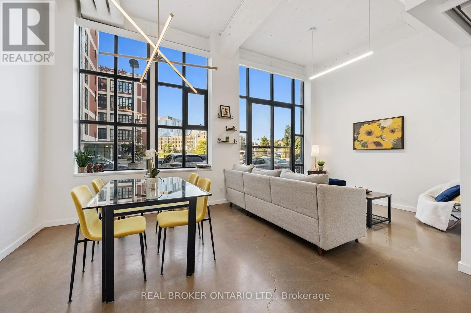 128 - 404 KING STREET WEST STREET W