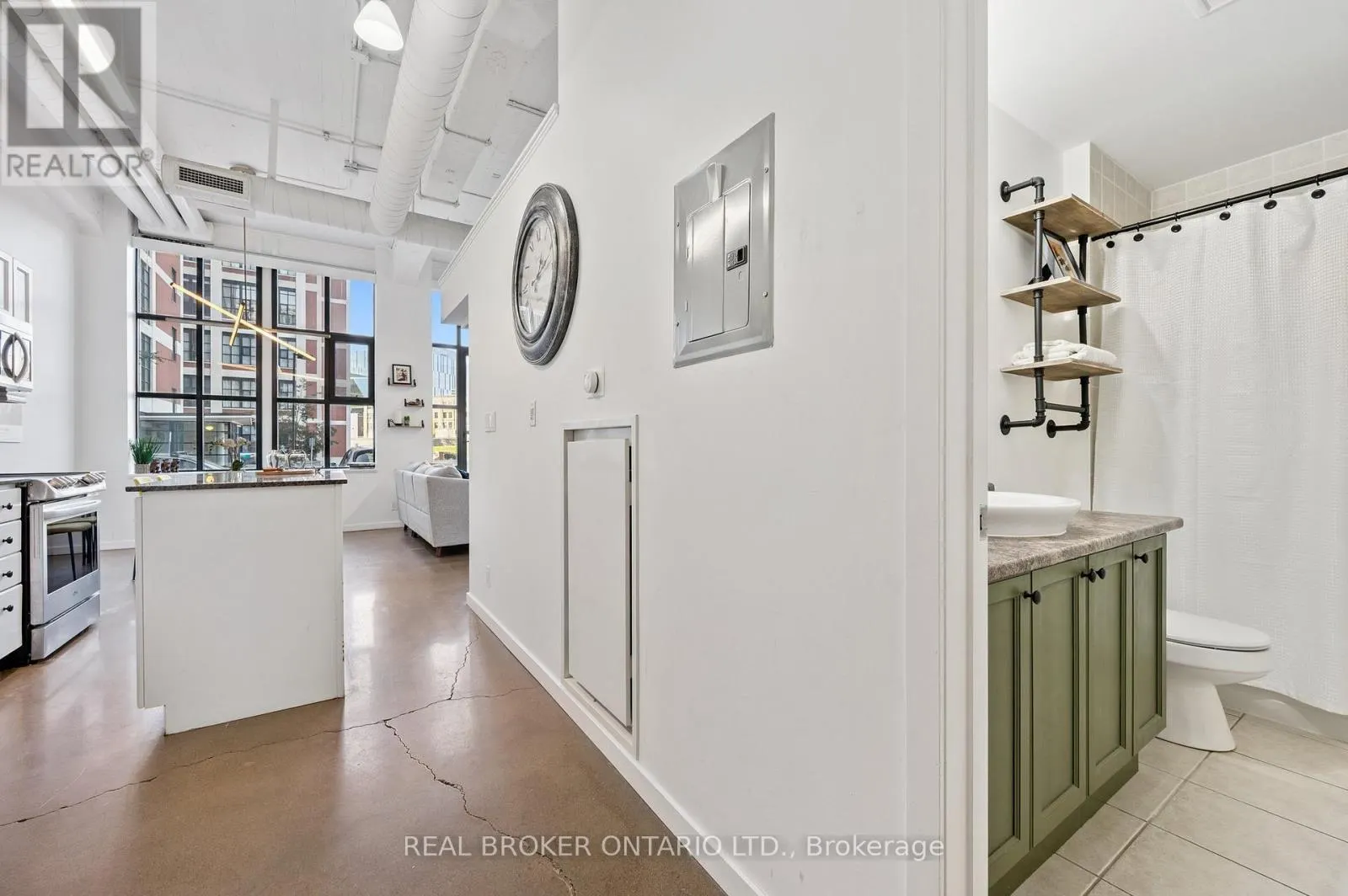 128 - 404 KING STREET WEST STREET W