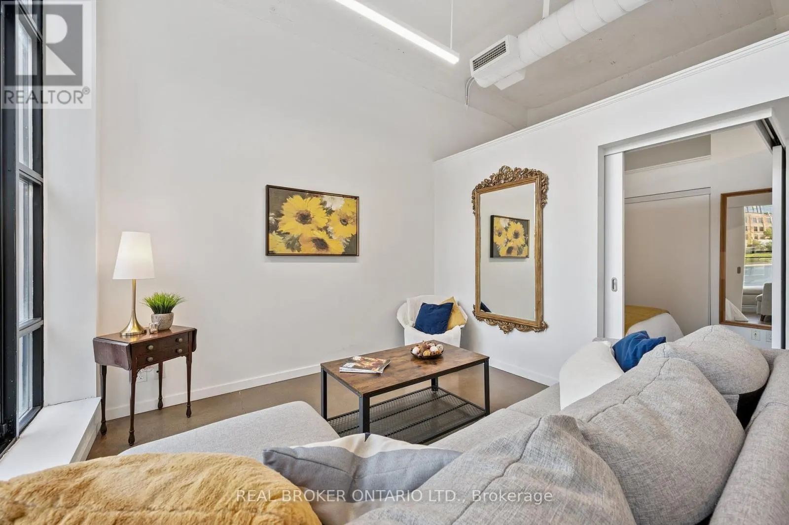 128 - 404 KING STREET WEST STREET W