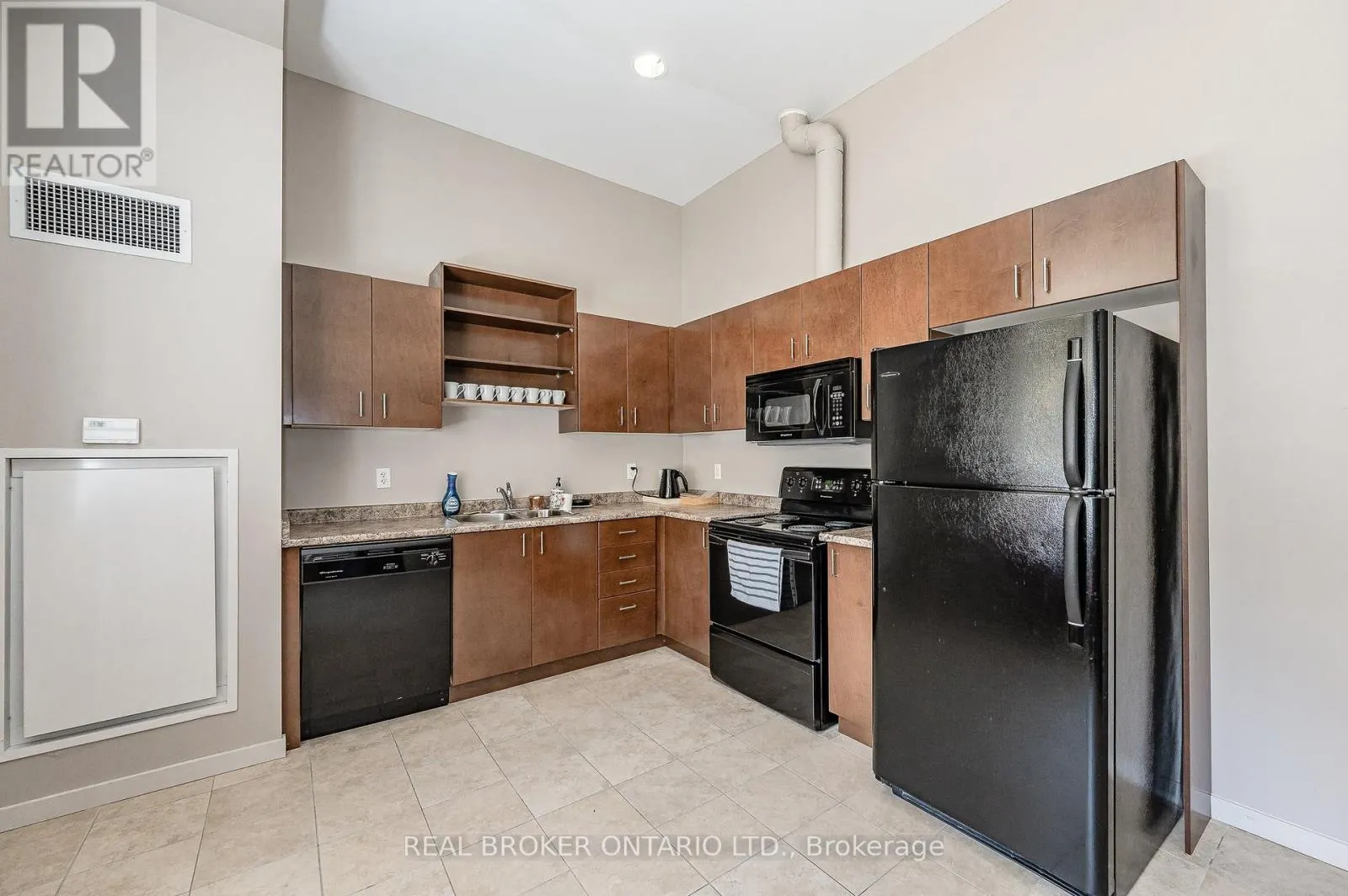 128 - 404 KING STREET WEST STREET W
