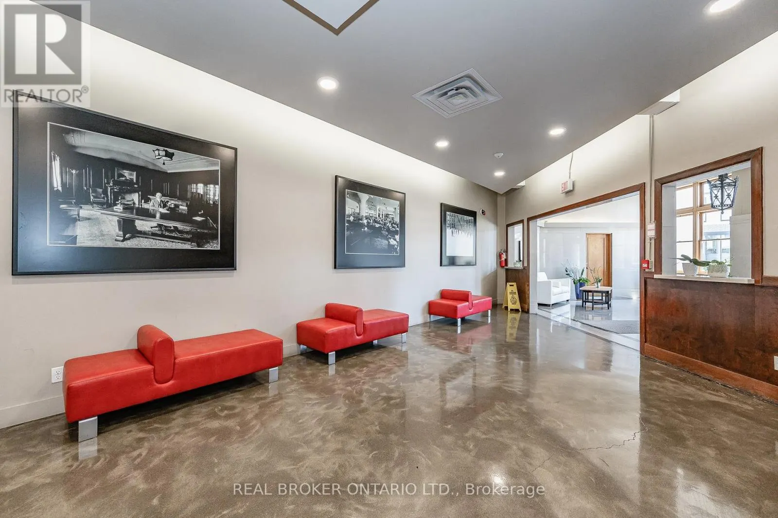 128 - 404 KING STREET WEST STREET W
