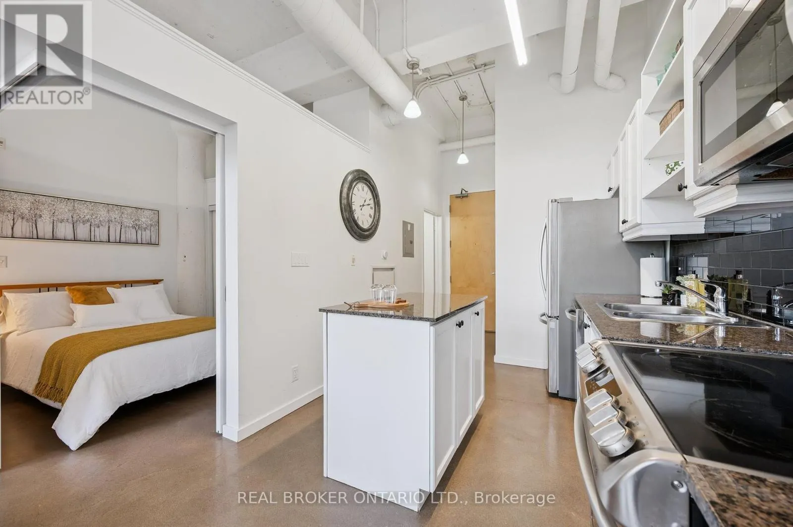 128 - 404 KING STREET WEST STREET W