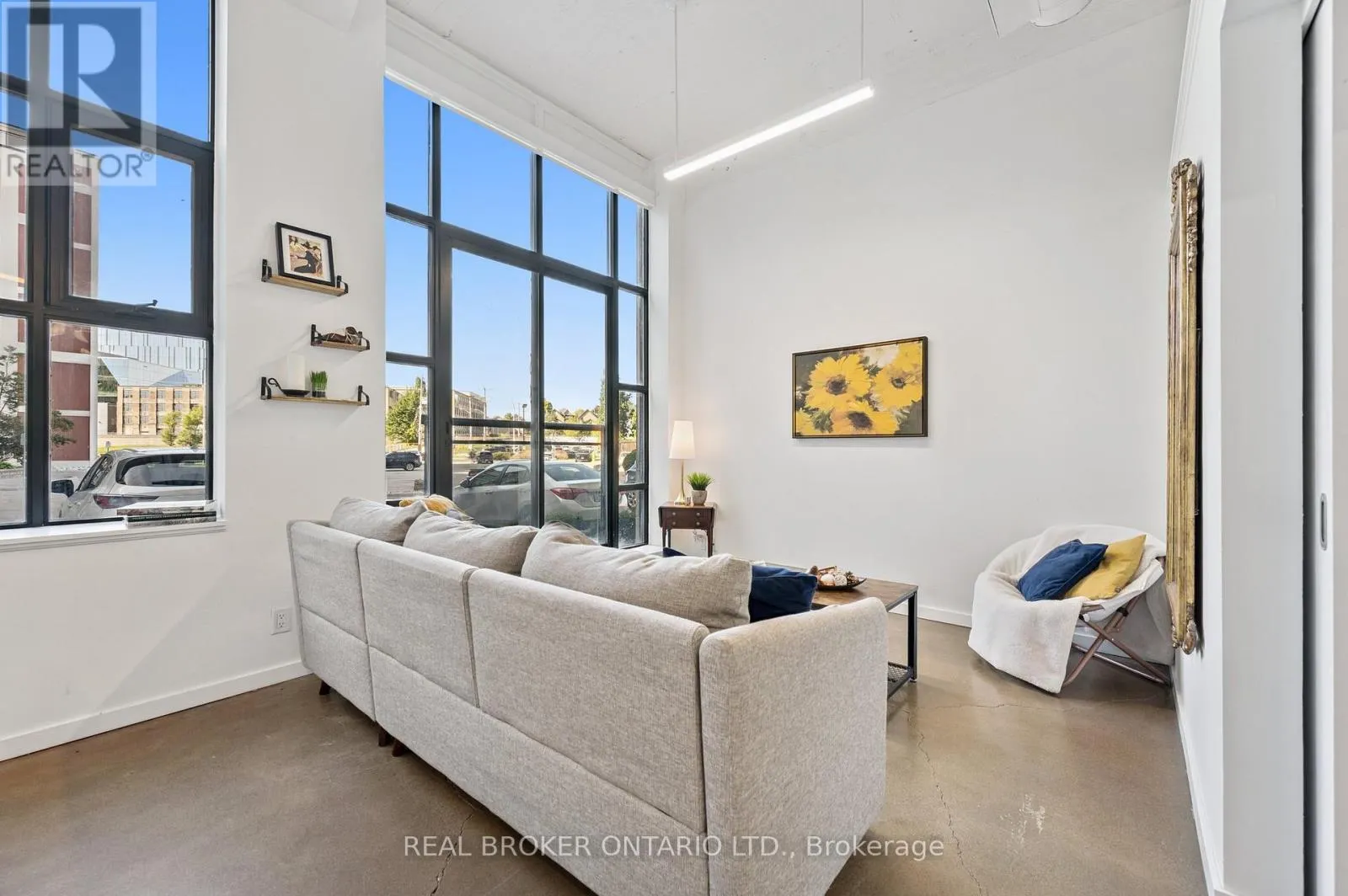 128 - 404 KING STREET WEST STREET W