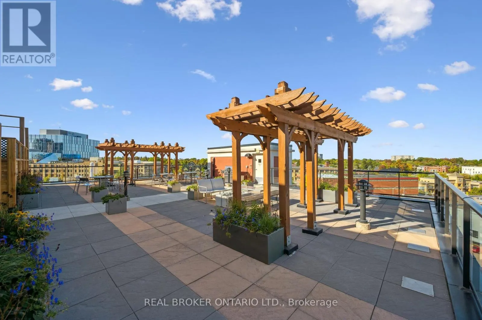 128 - 404 KING STREET WEST STREET W