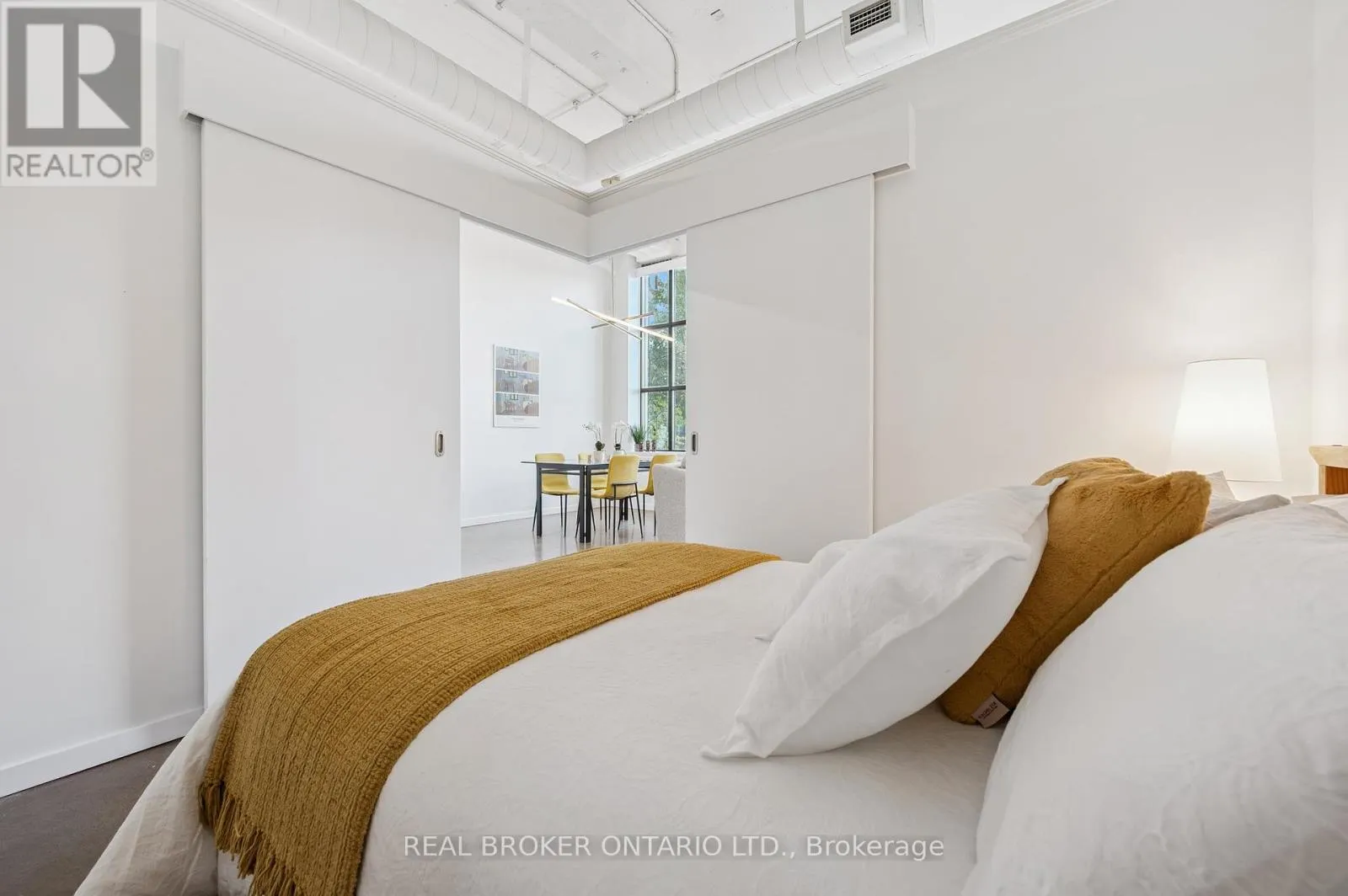 128 - 404 KING STREET WEST STREET W