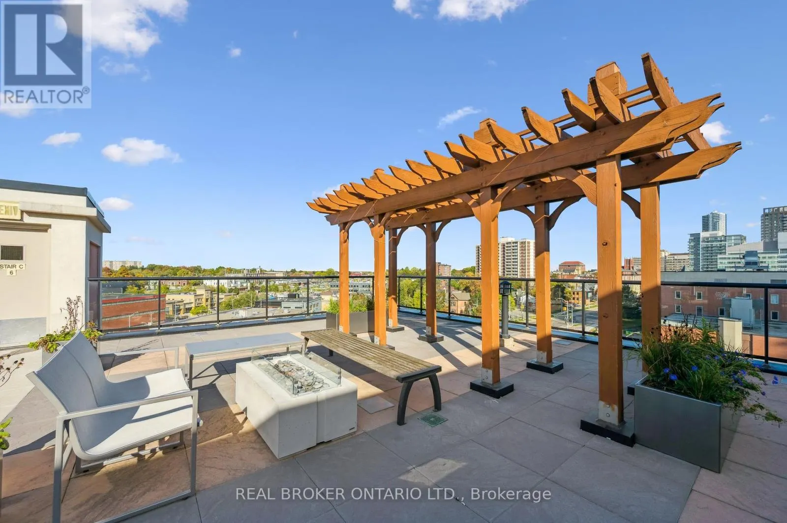128 - 404 KING STREET WEST STREET W