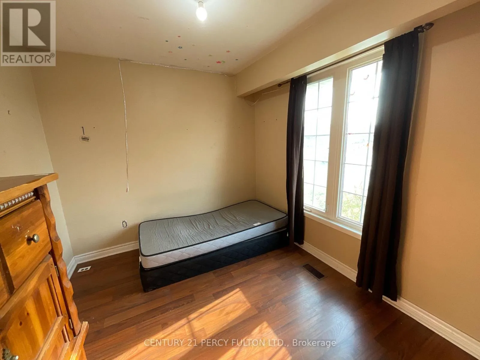 2 TRELAWN PARKWAY E