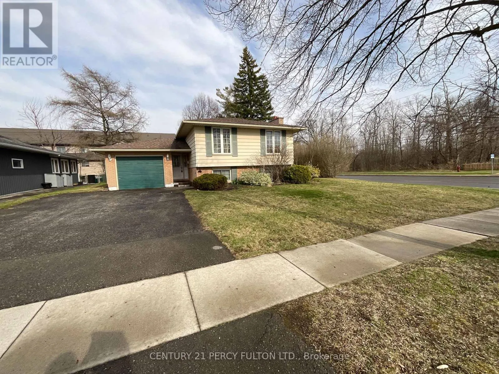 2 TRELAWN PARKWAY E