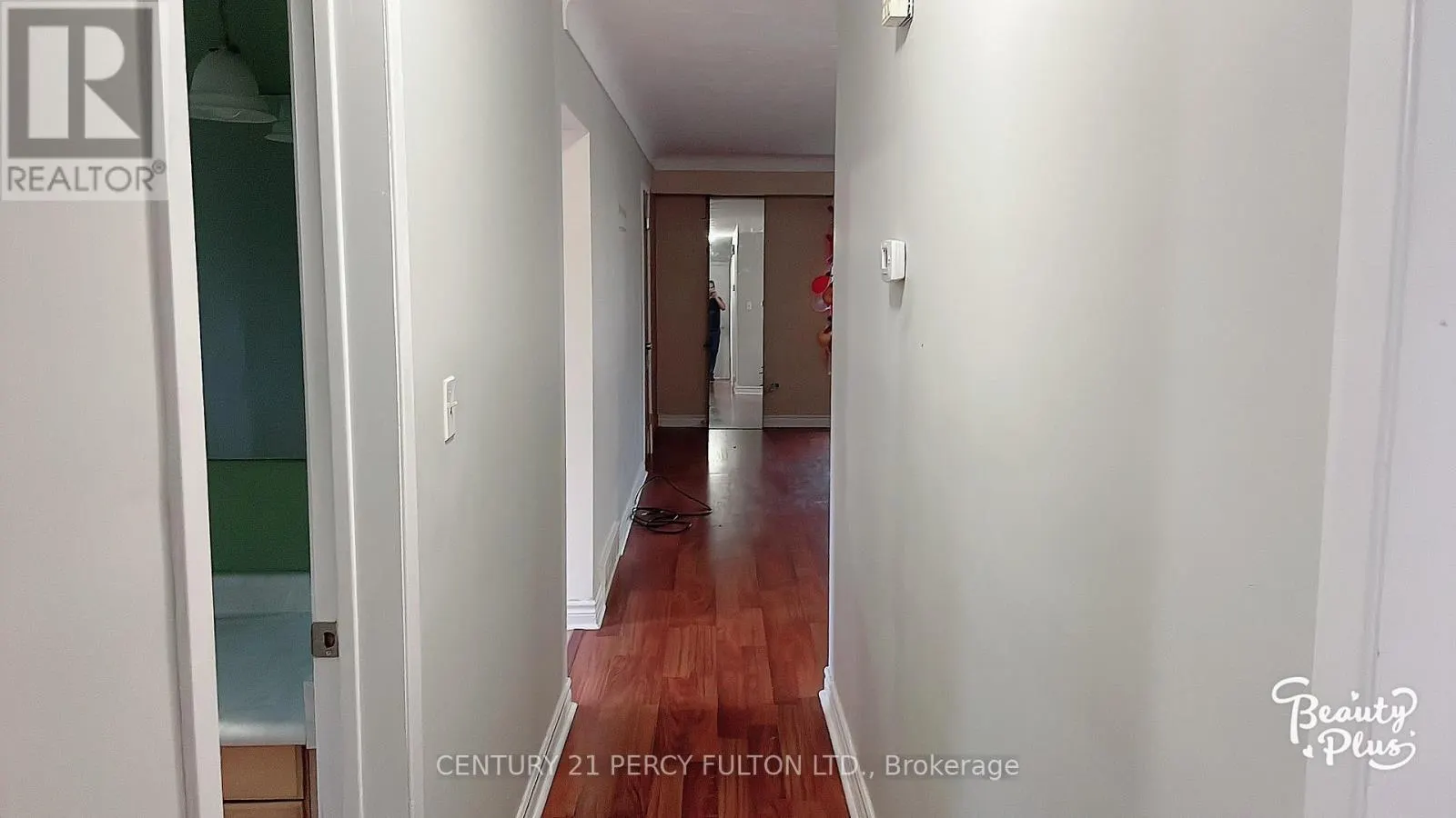 2 TRELAWN PARKWAY E