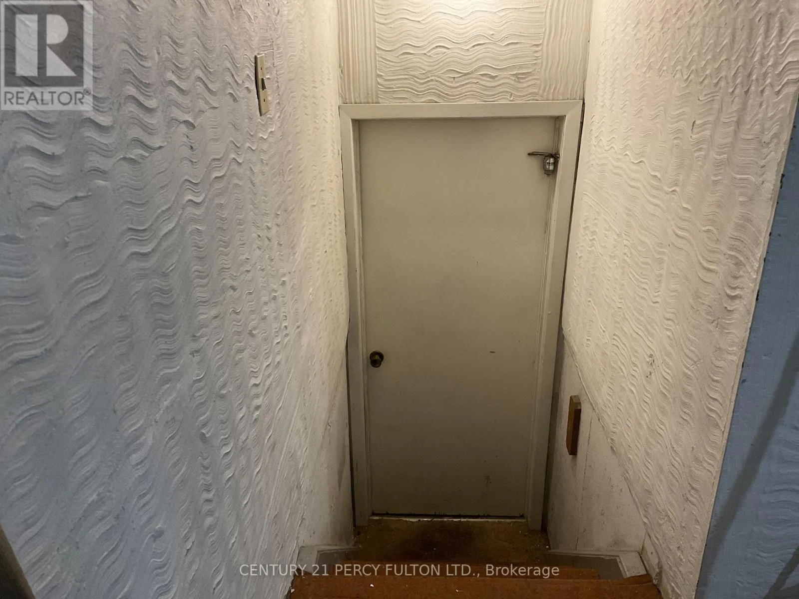 2 TRELAWN PARKWAY E