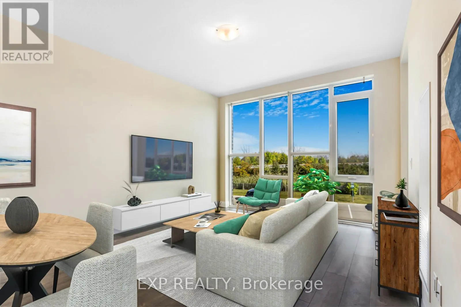 216 - 16 CONCORD PLACE
