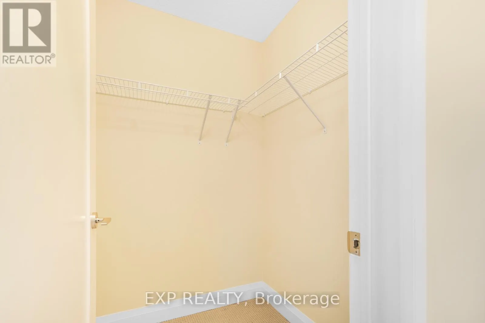 216 - 16 CONCORD PLACE