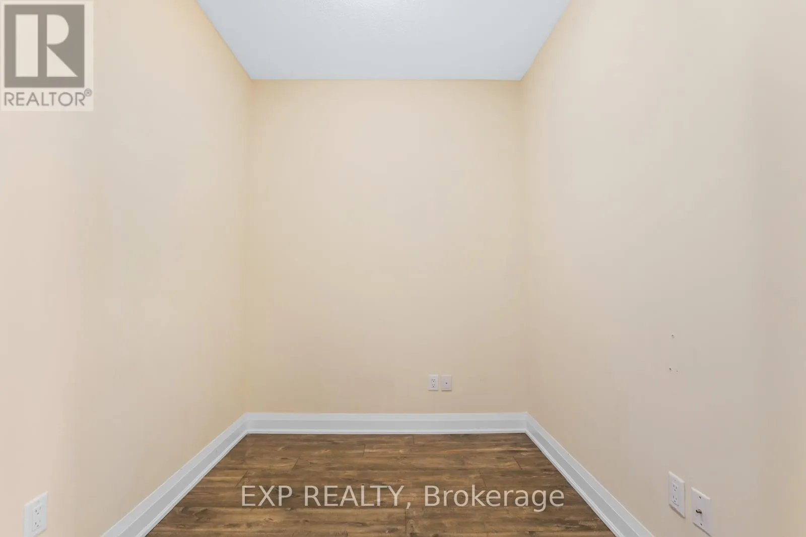 216 - 16 CONCORD PLACE