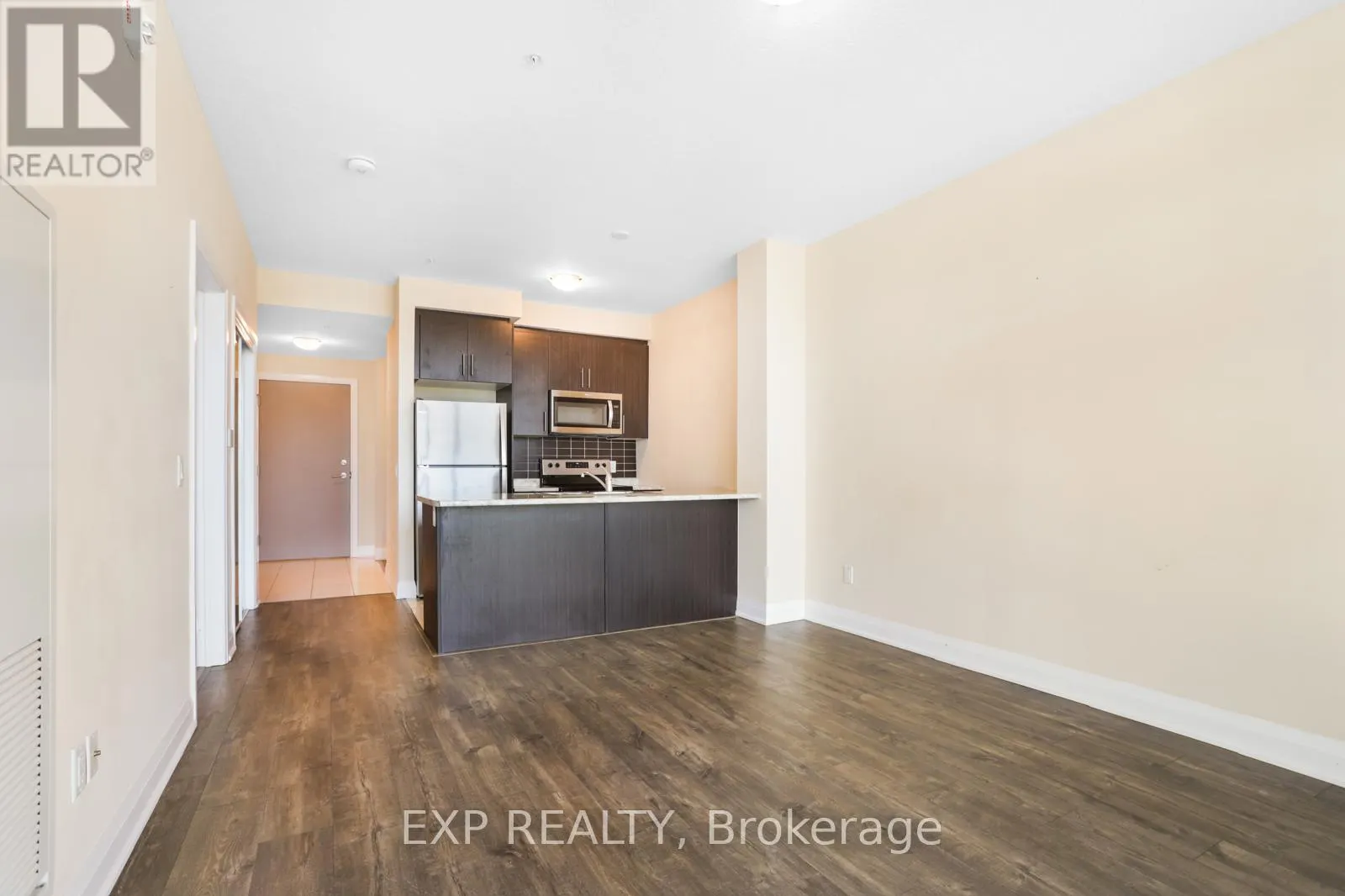 216 - 16 CONCORD PLACE