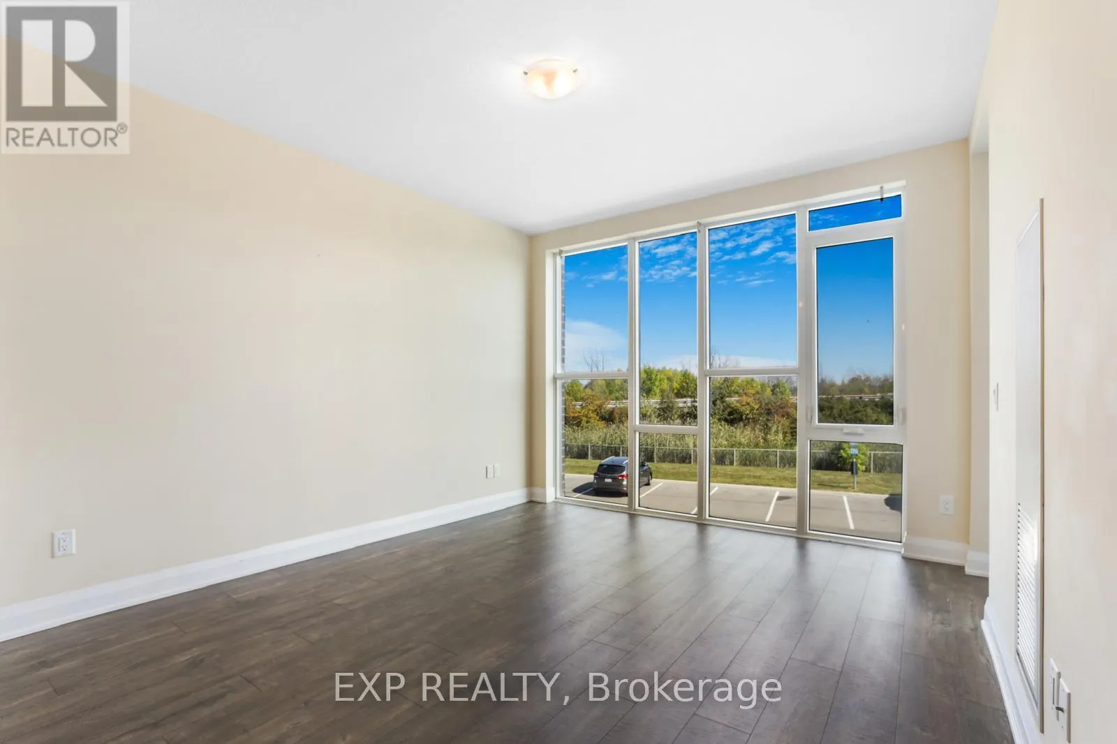 216 - 16 CONCORD PLACE