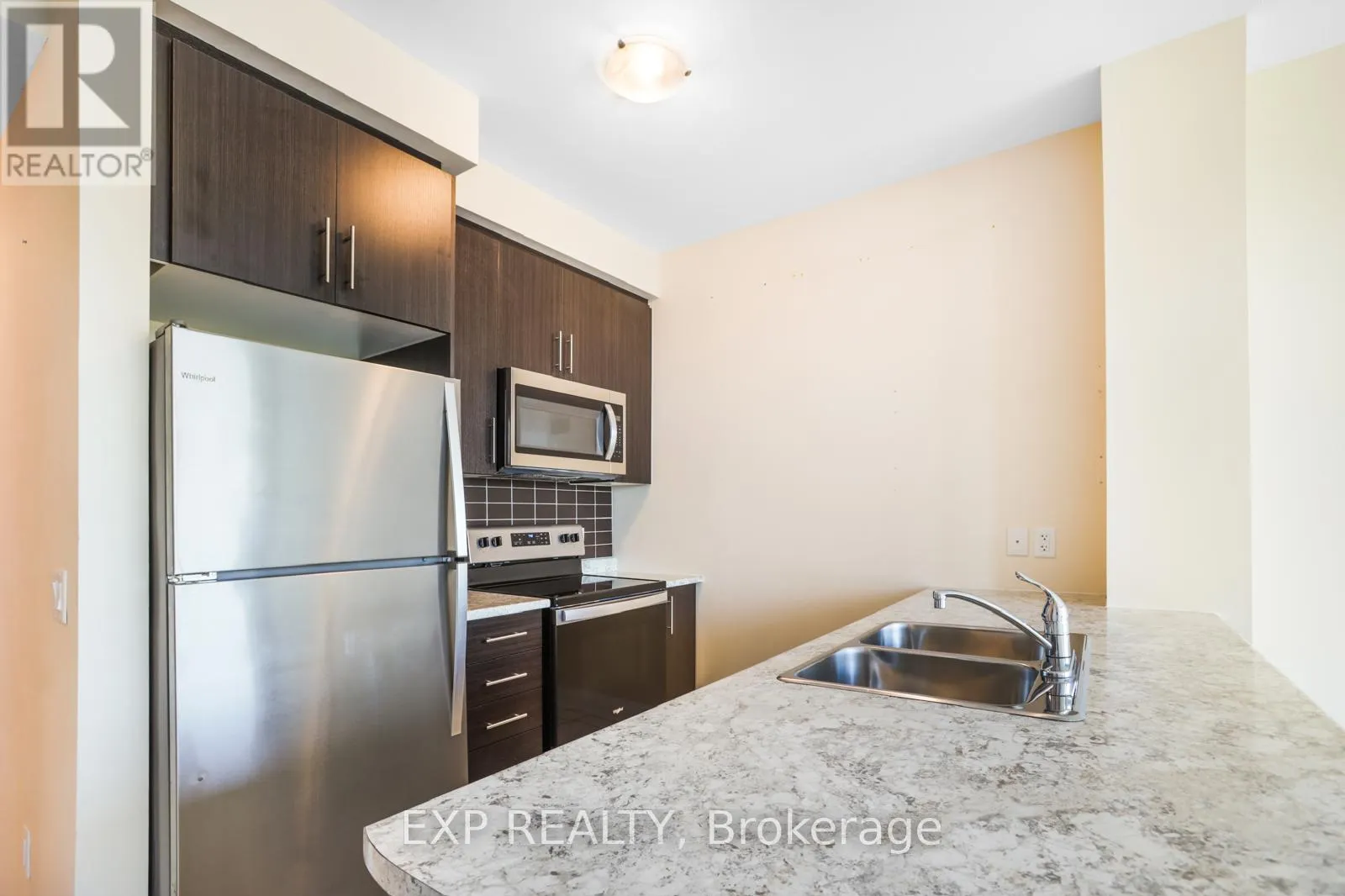 216 - 16 CONCORD PLACE