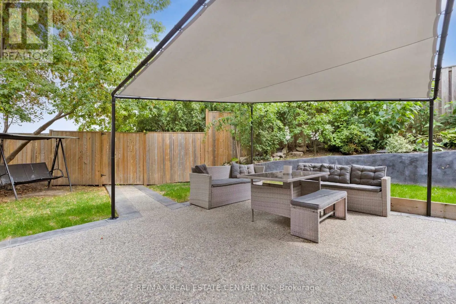 122 MOOREGATE CRESCENT