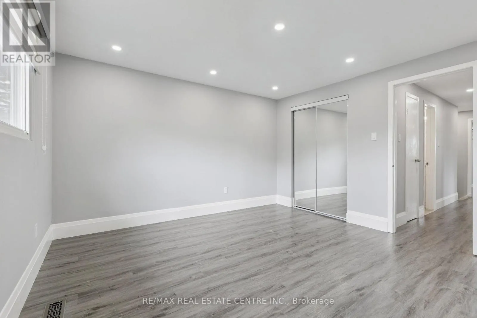 122 MOOREGATE CRESCENT
