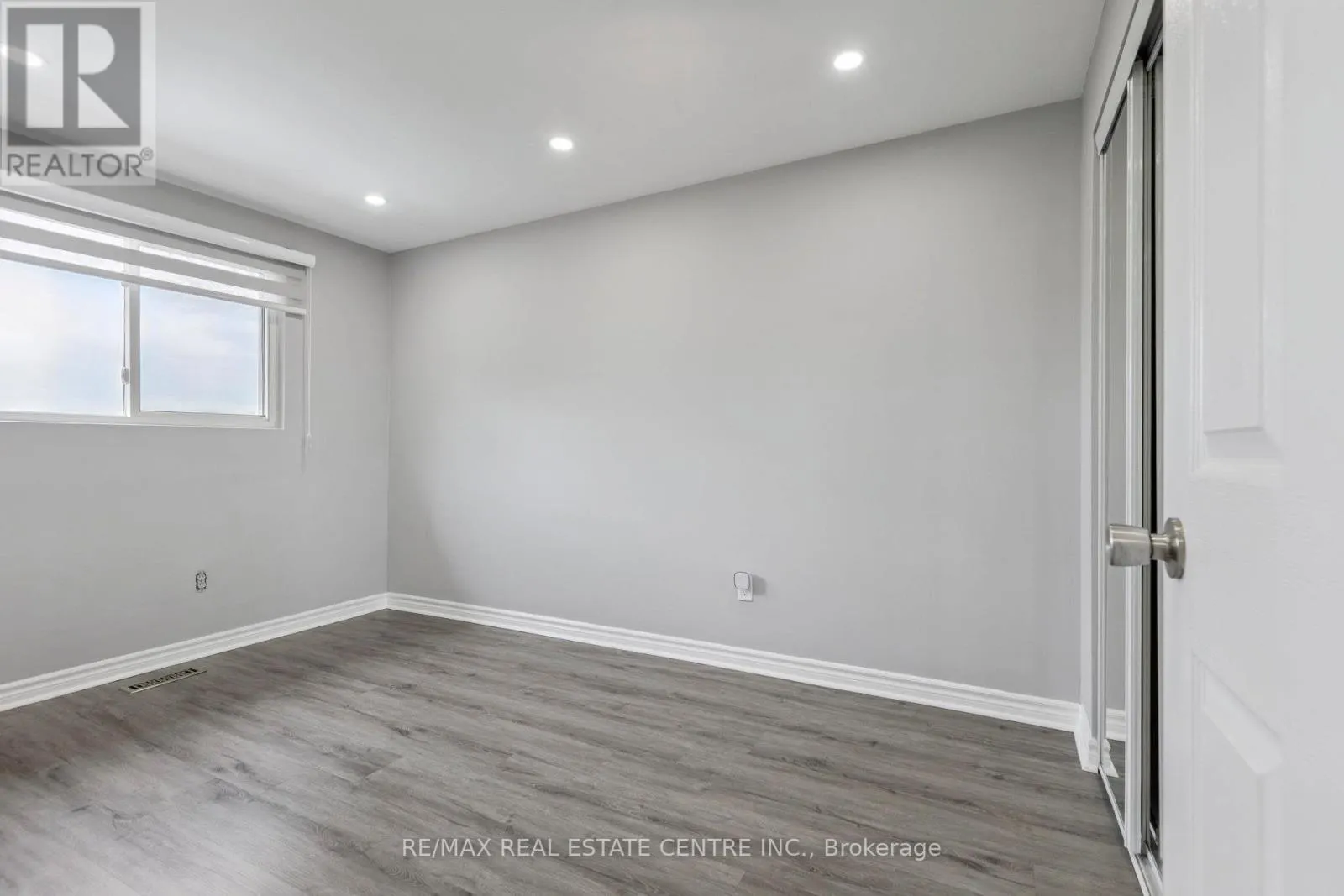 122 MOOREGATE CRESCENT