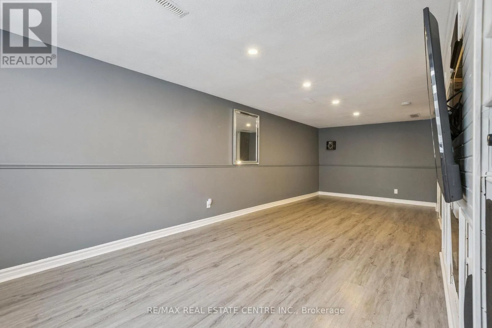 122 MOOREGATE CRESCENT