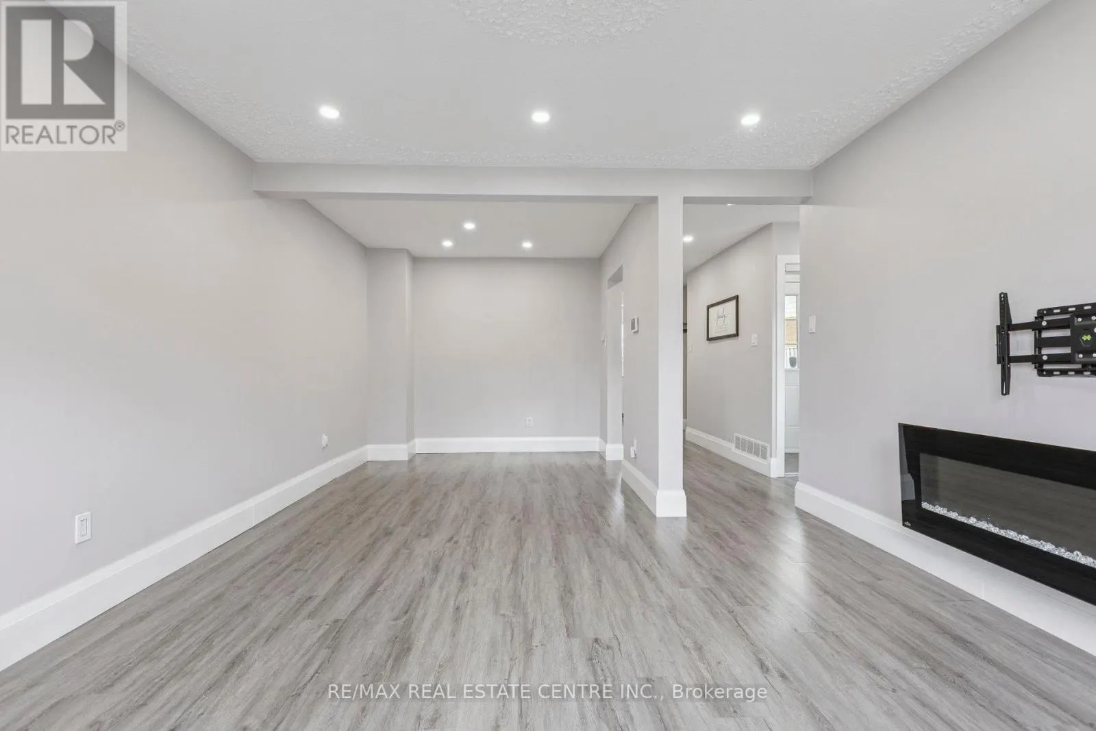 122 MOOREGATE CRESCENT