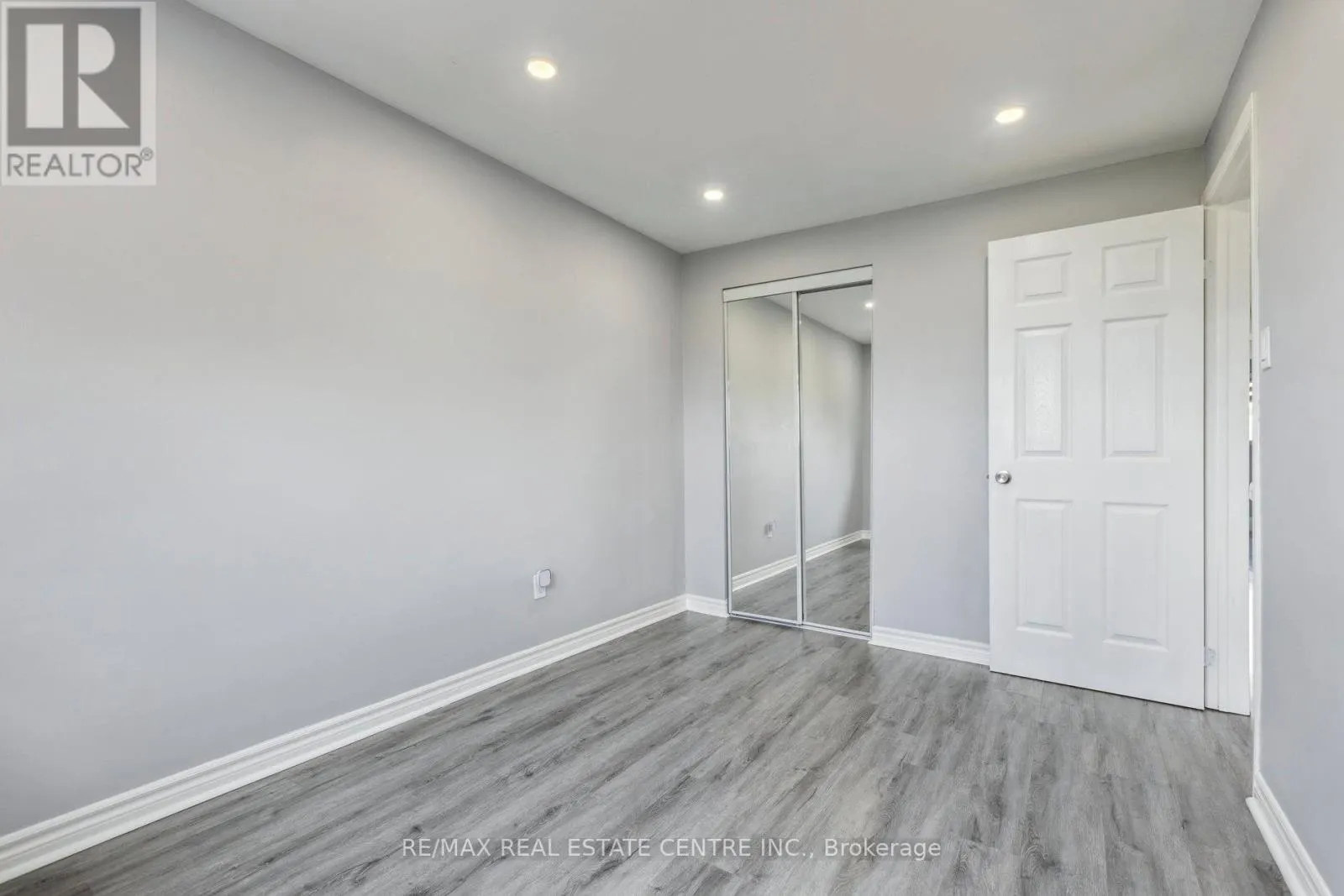 122 MOOREGATE CRESCENT