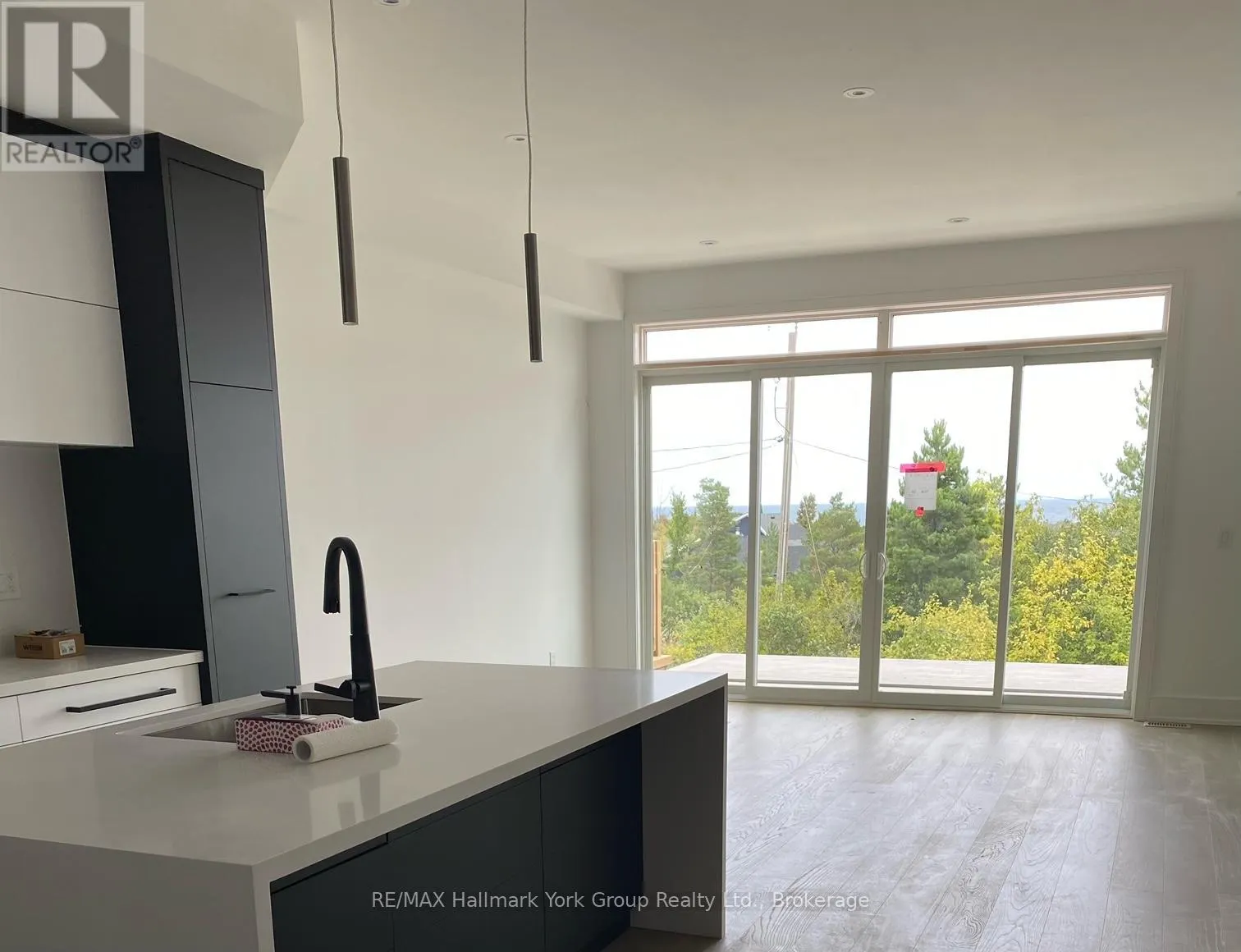 10 WATERVIEW LANE