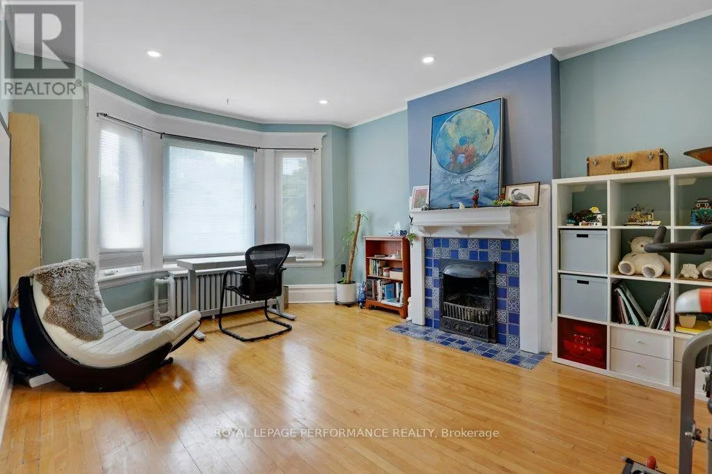 2 - 50 DELAWARE AVENUE