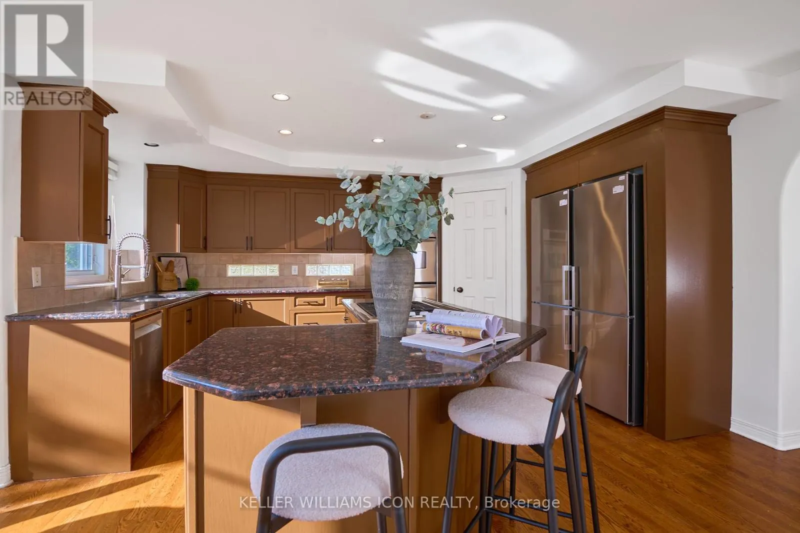 10 PONDHOLLOW WAY