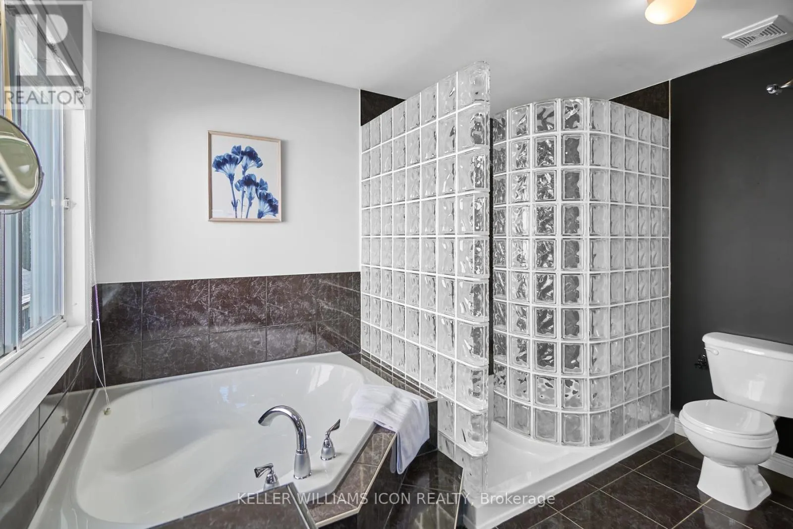 10 PONDHOLLOW WAY