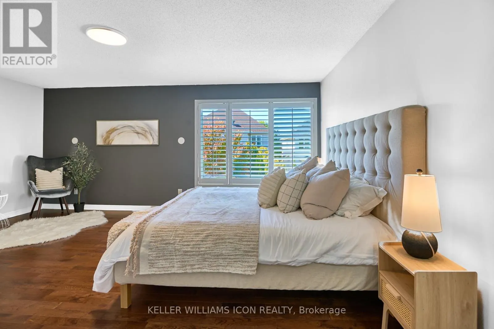 10 PONDHOLLOW WAY
