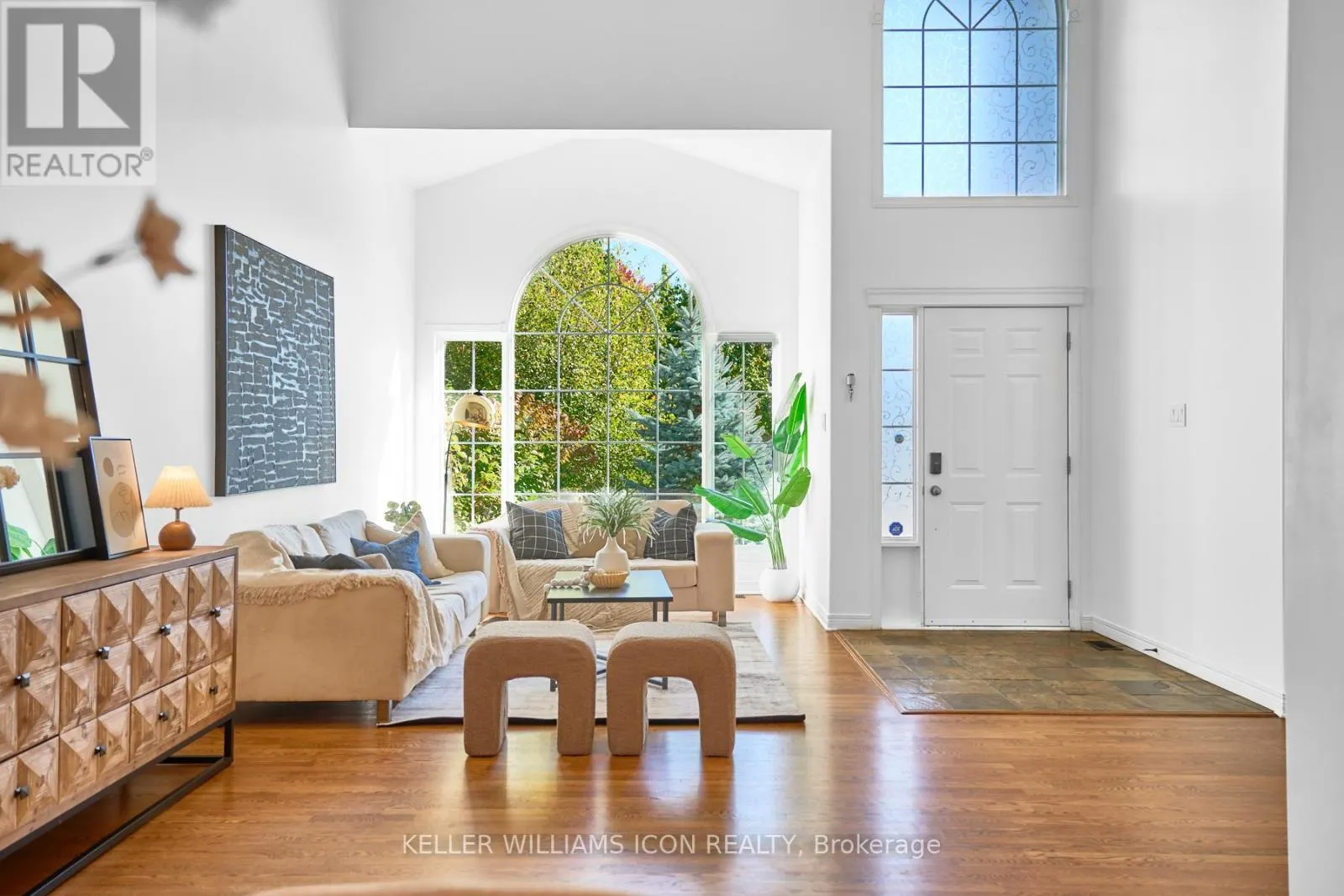 10 PONDHOLLOW WAY