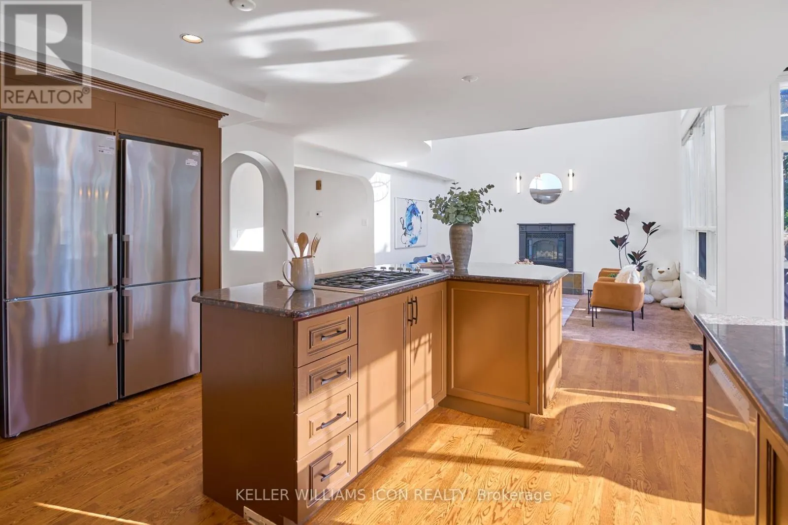 10 PONDHOLLOW WAY
