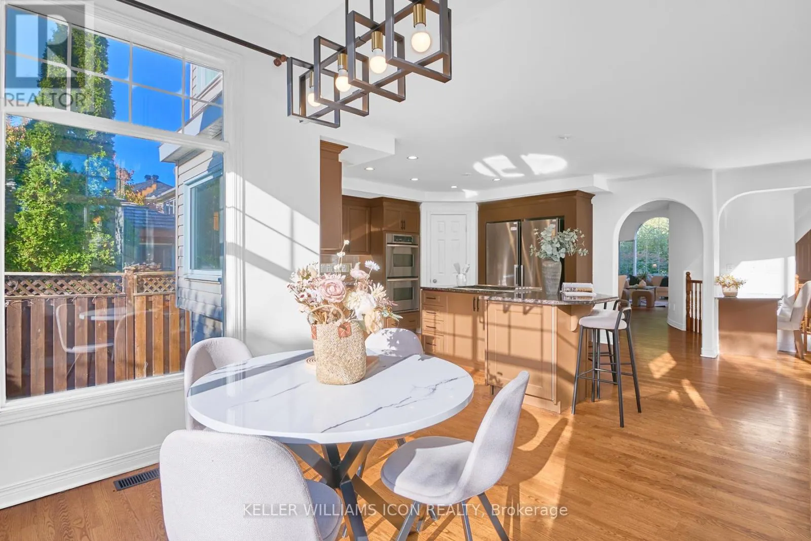 10 PONDHOLLOW WAY
