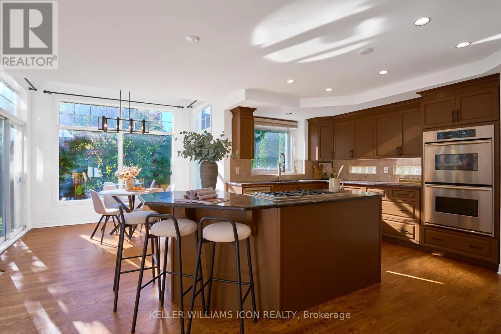 10 PONDHOLLOW WAY
