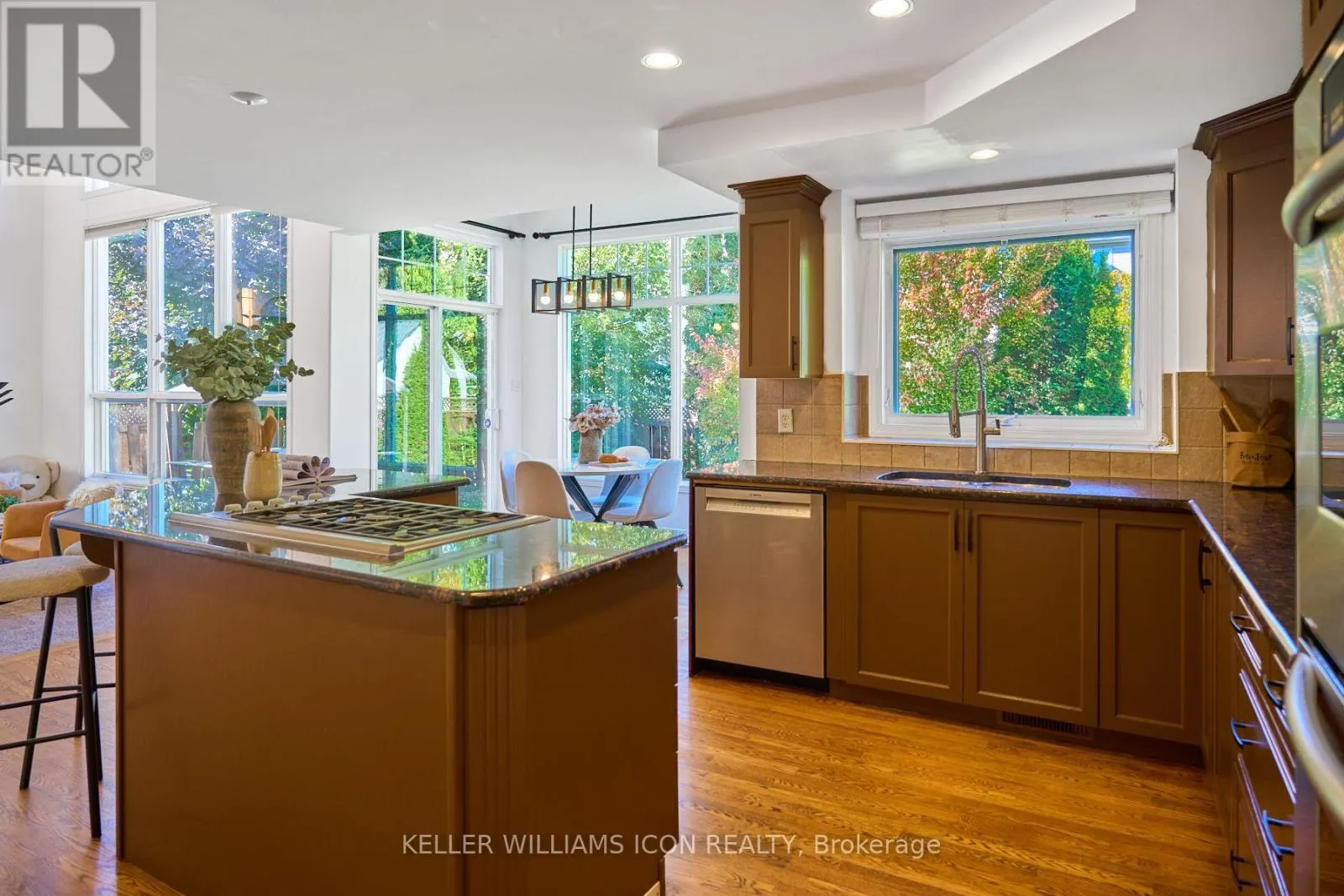 10 PONDHOLLOW WAY