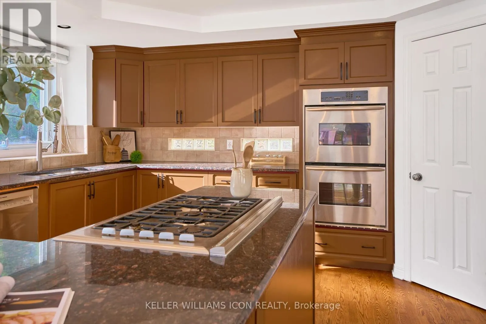 10 PONDHOLLOW WAY