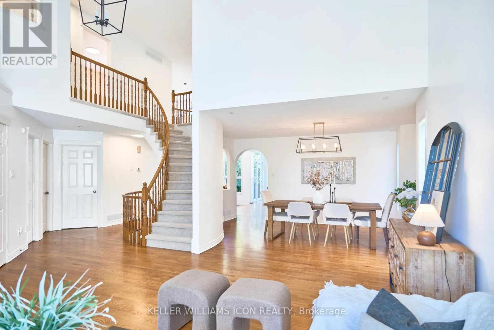 10 PONDHOLLOW WAY