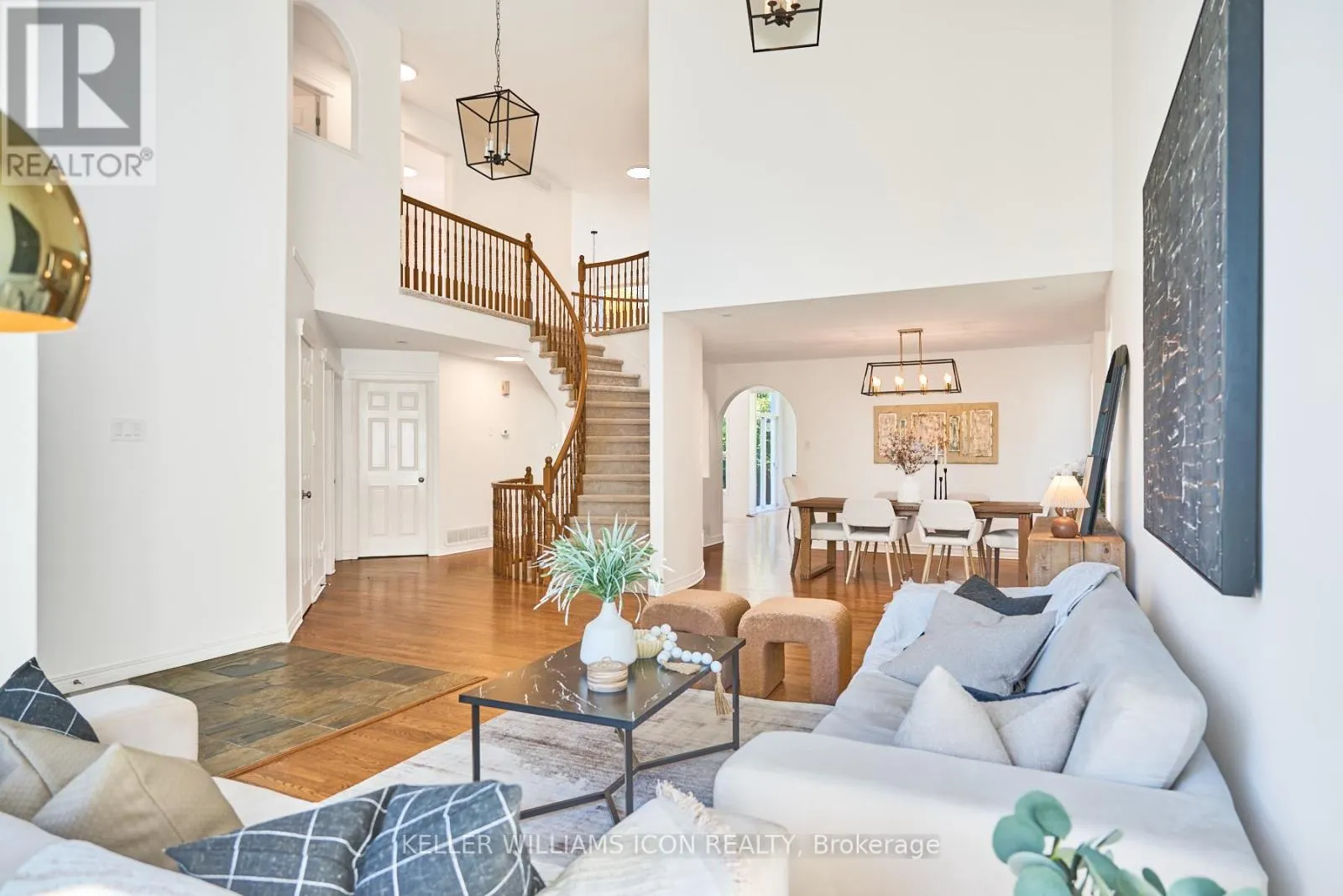 10 PONDHOLLOW WAY