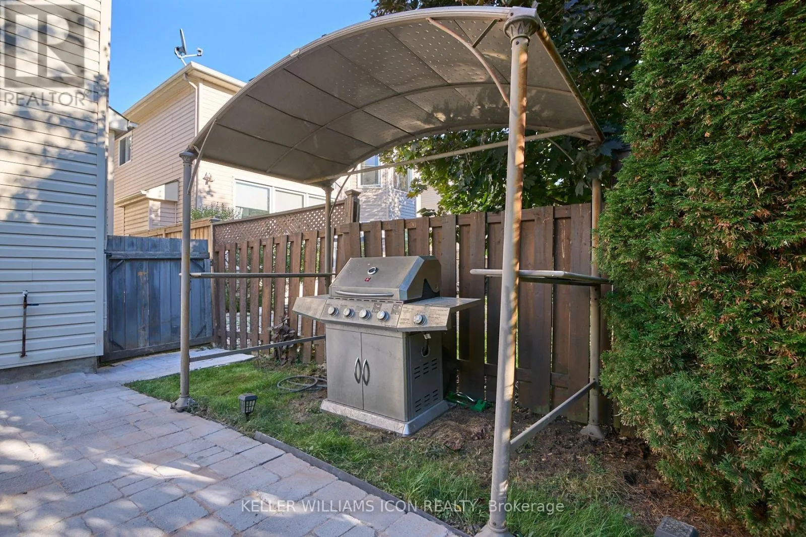 10 PONDHOLLOW WAY